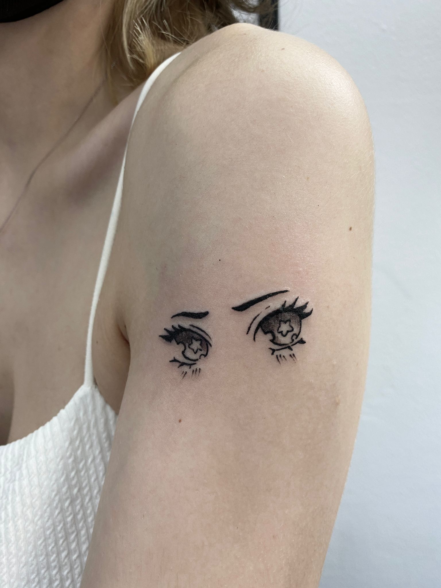 tatuaj ochi, tatuaj alb negru, tatuaj mic