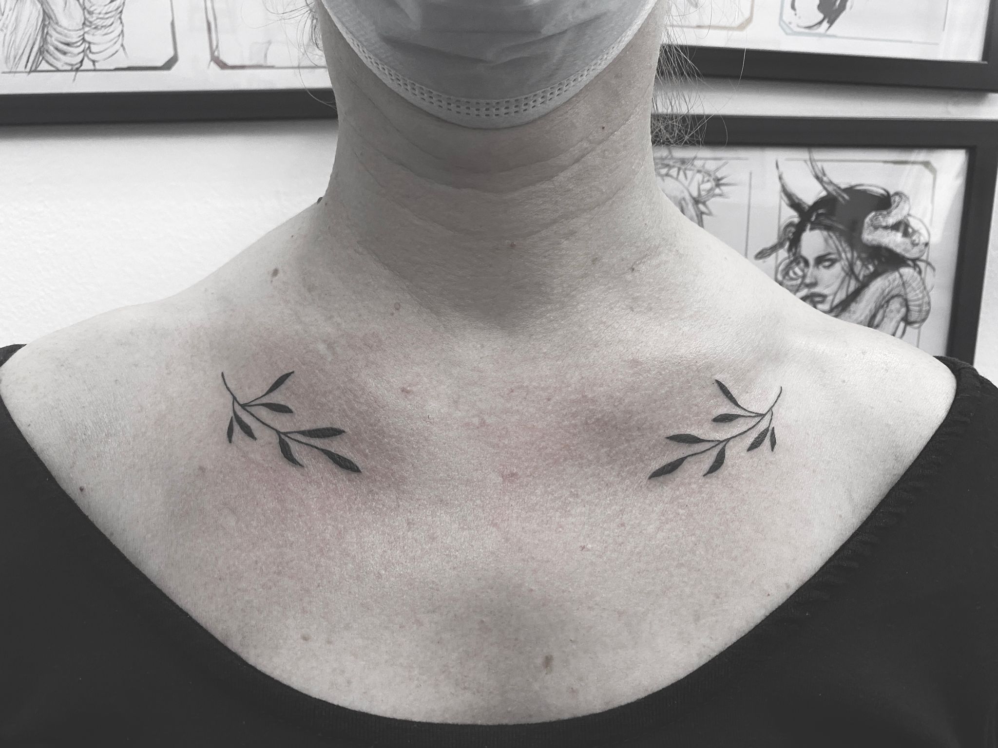 tatuaj creanga, tatuaj alb negru, tatuaj piept