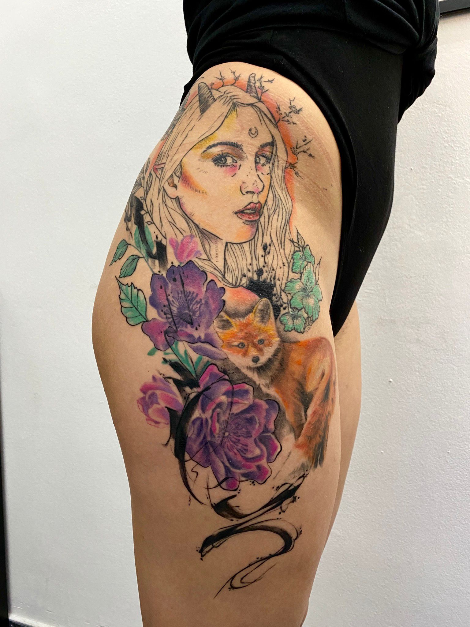 tatuaj full leg, tatuaj fata, tatuaj portret, tatuaj vulpe, tatuaj flori