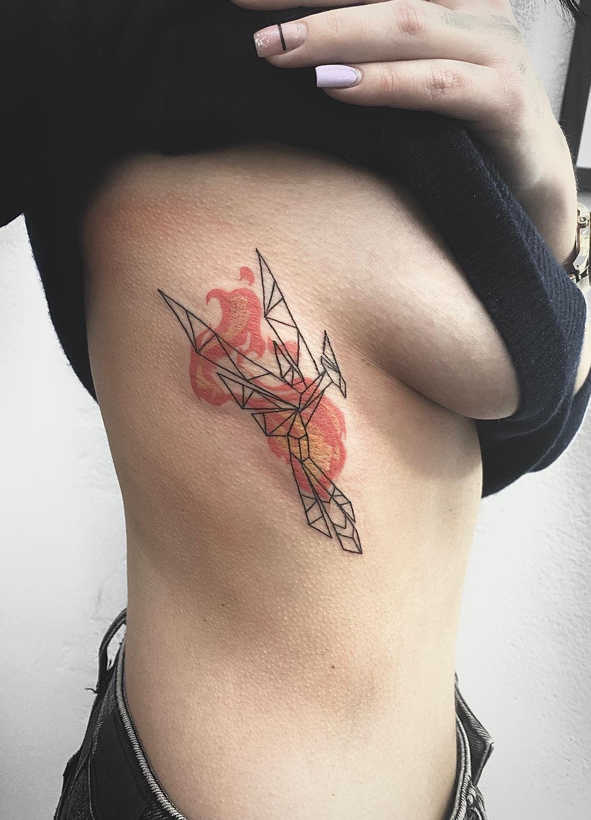 tatuaj abstract, tatuaj color, tatuaj abdomen
