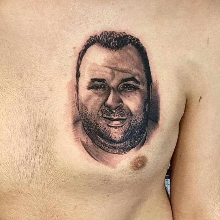 tatuaj portret barbat, tatuaj portret realistic, tatuaj alb negru, tatuaj piept