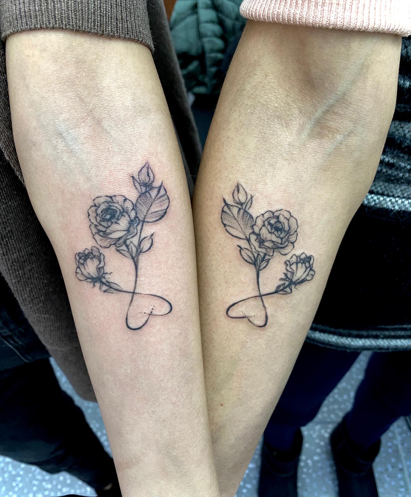 tatuaj trandafiri, tatuaj inima, trandafir antebrat, tatuaj alb negru