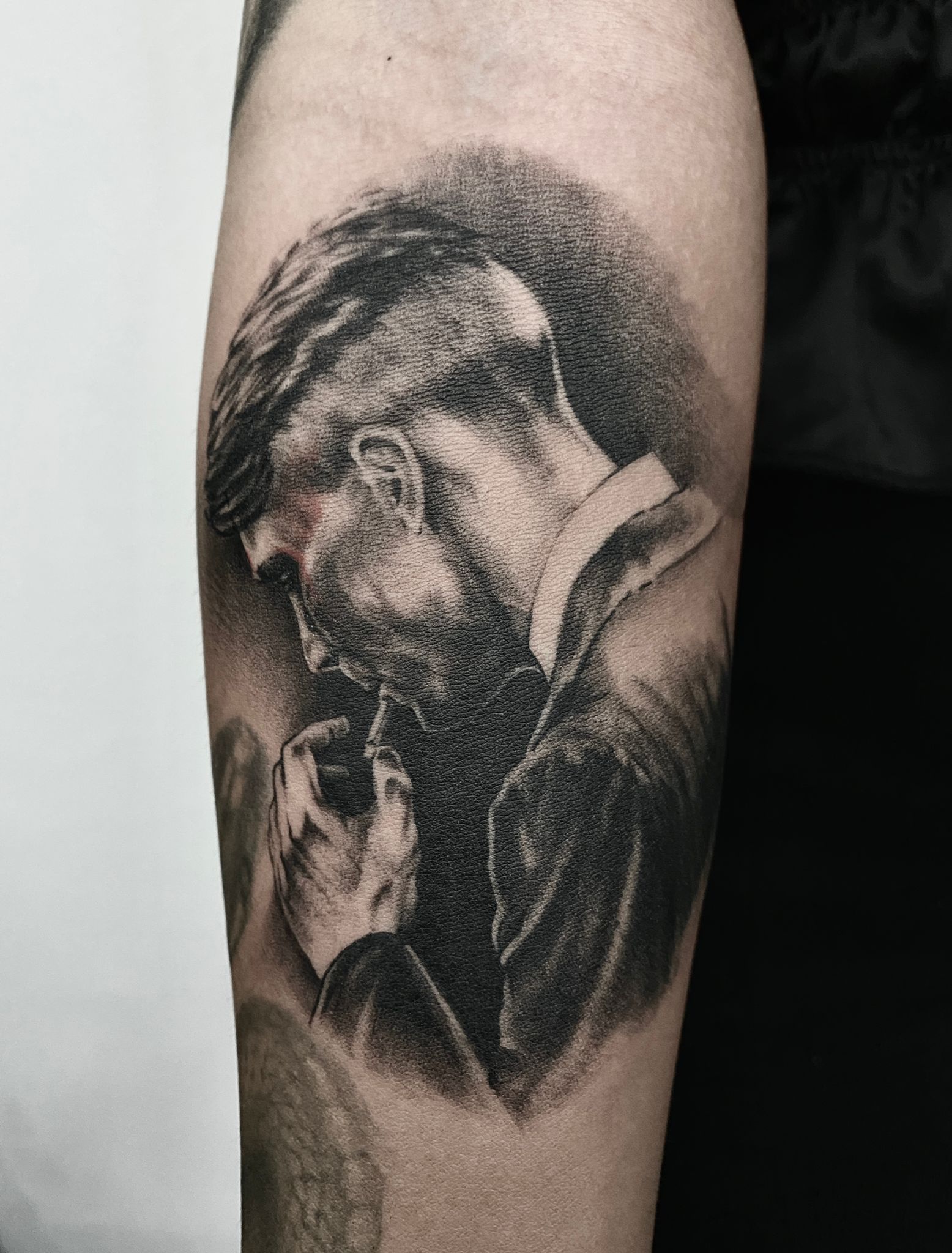 tatuaj portret barbat, tatuaj portret realistic, tatuaj alb negru, tatuaj mana