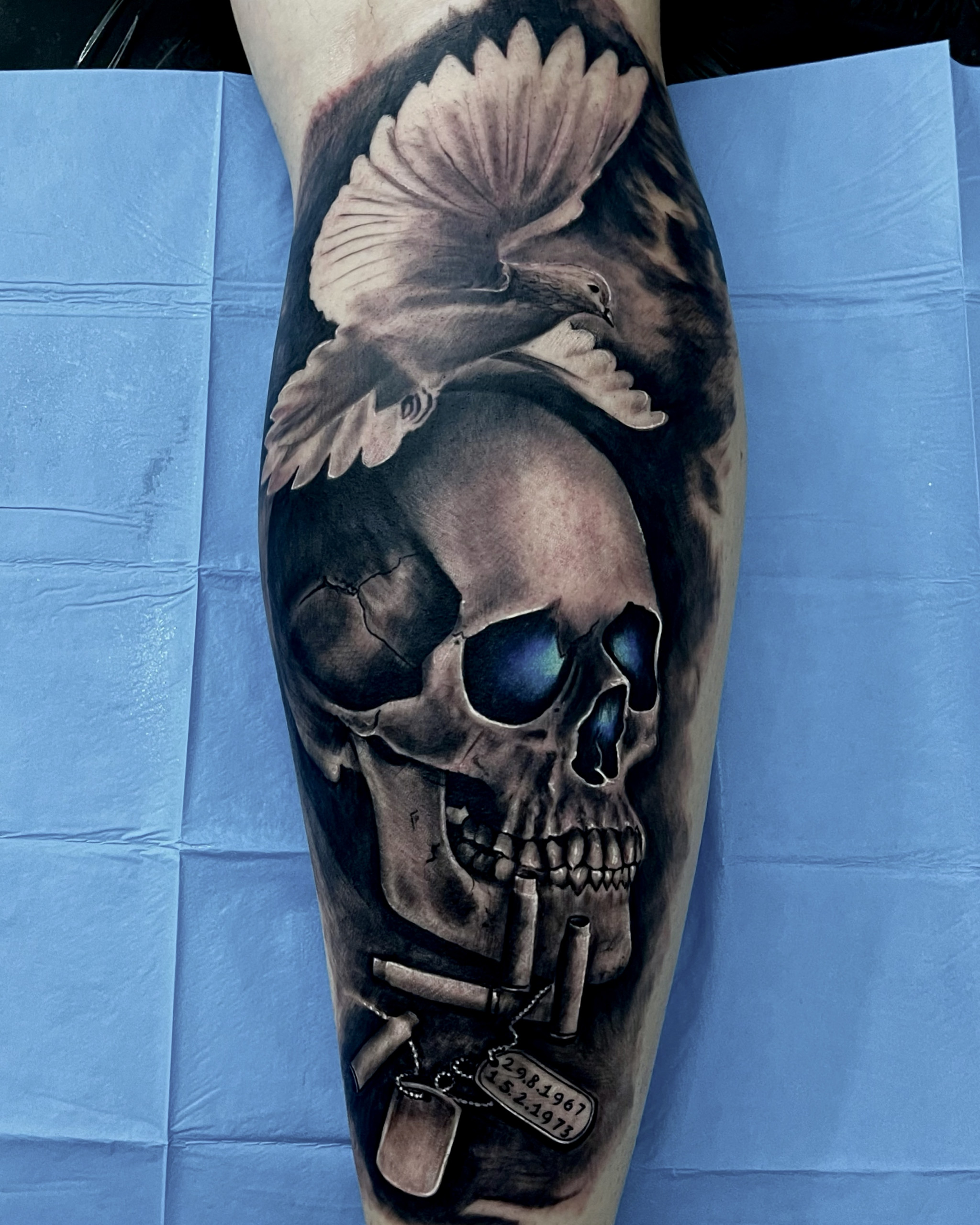 tatuaj skull , tatuaj craniu, tatuaj alb negru, tatuaj porumbel
